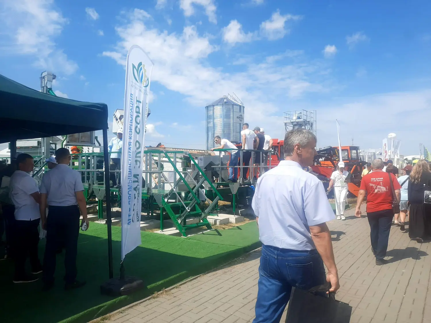 Новые решения и контракты: как прошёл «День Сибирского поля 2025»